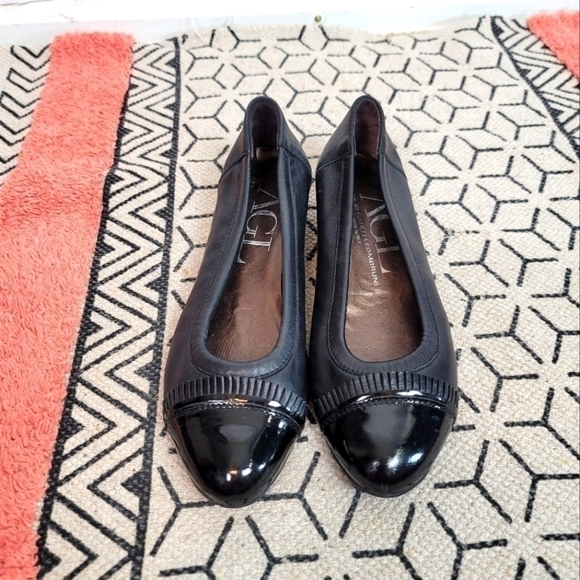 AGL PLEATED PATENT LEATHER BLACK KITTEN HEELS, SZ 7.5 - Picture 1 of 11